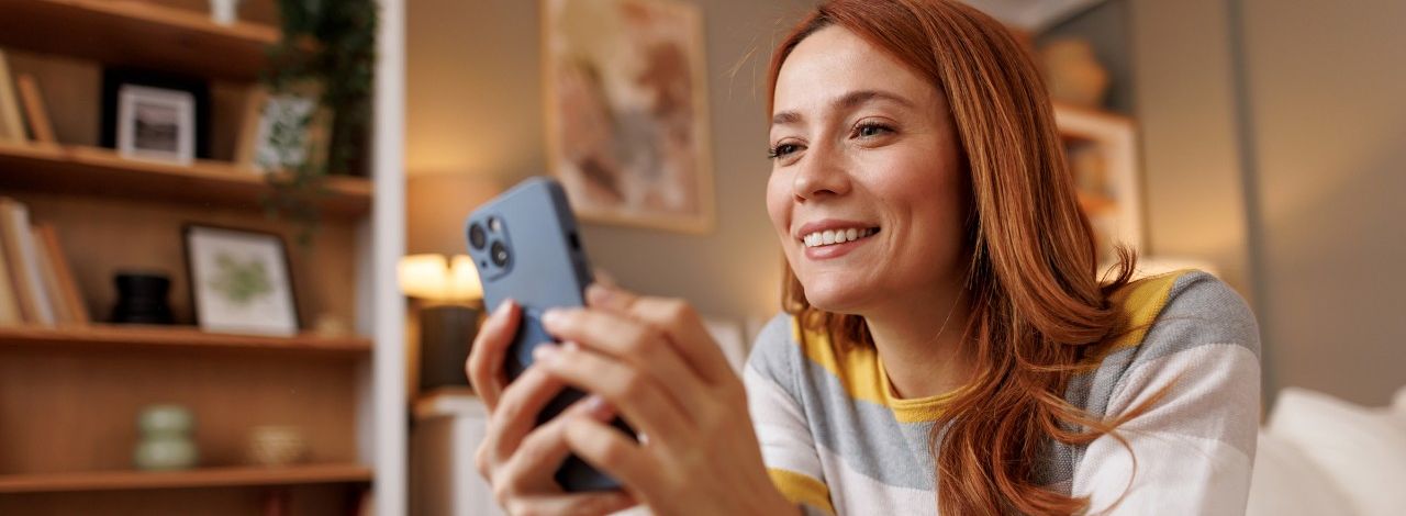 Frau mit Smartphone